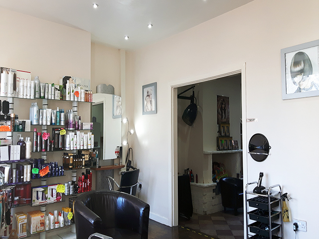 WELL ESTABLISHED UNISEX HAIR SALON - LANCASHIRE